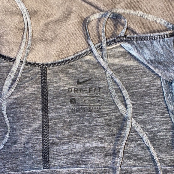🎱Unique Nike Dri-fit top! - Picture 7 of 9